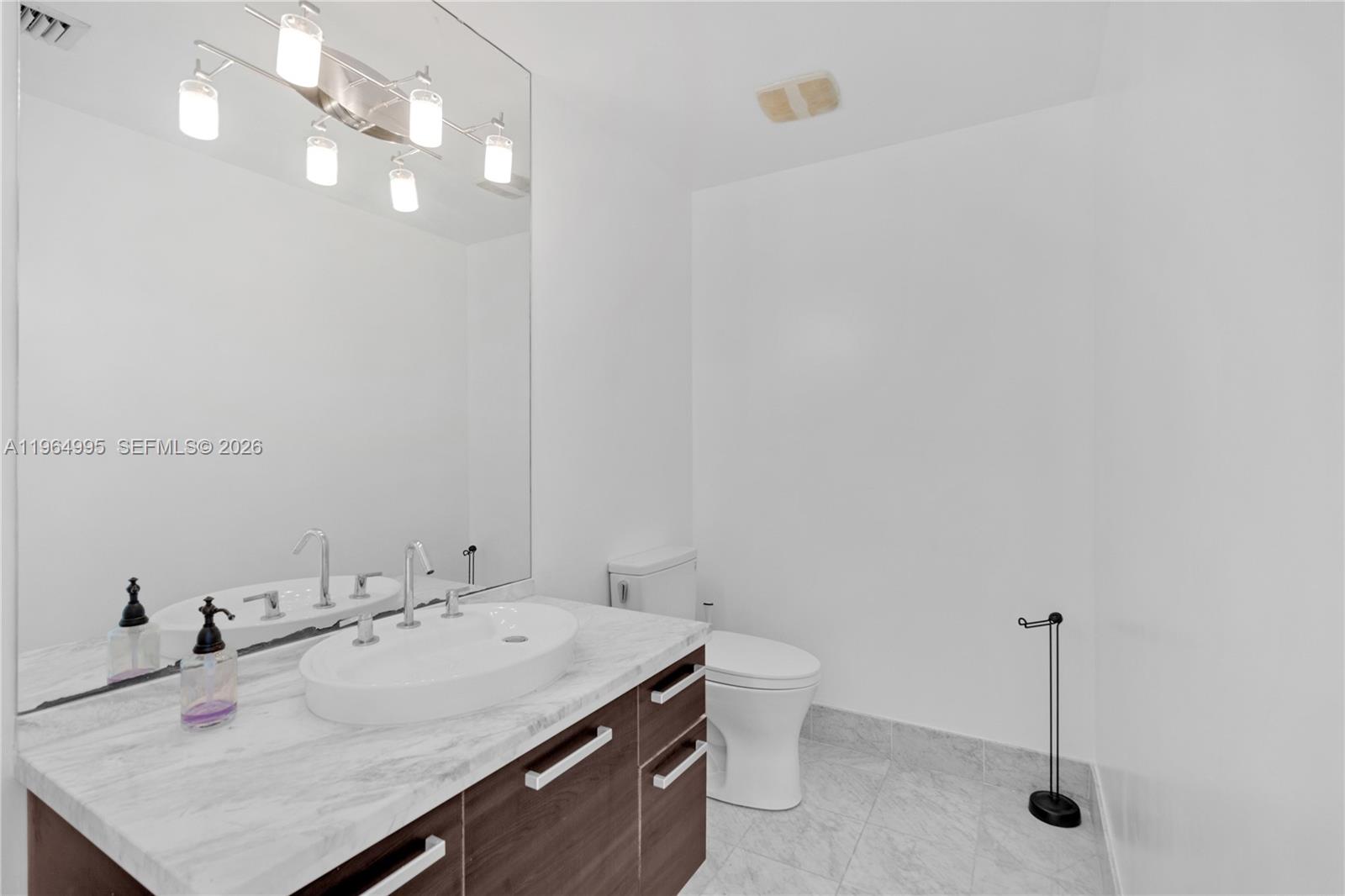 244 Biscayne Blvd #436, Miami FL 33132
