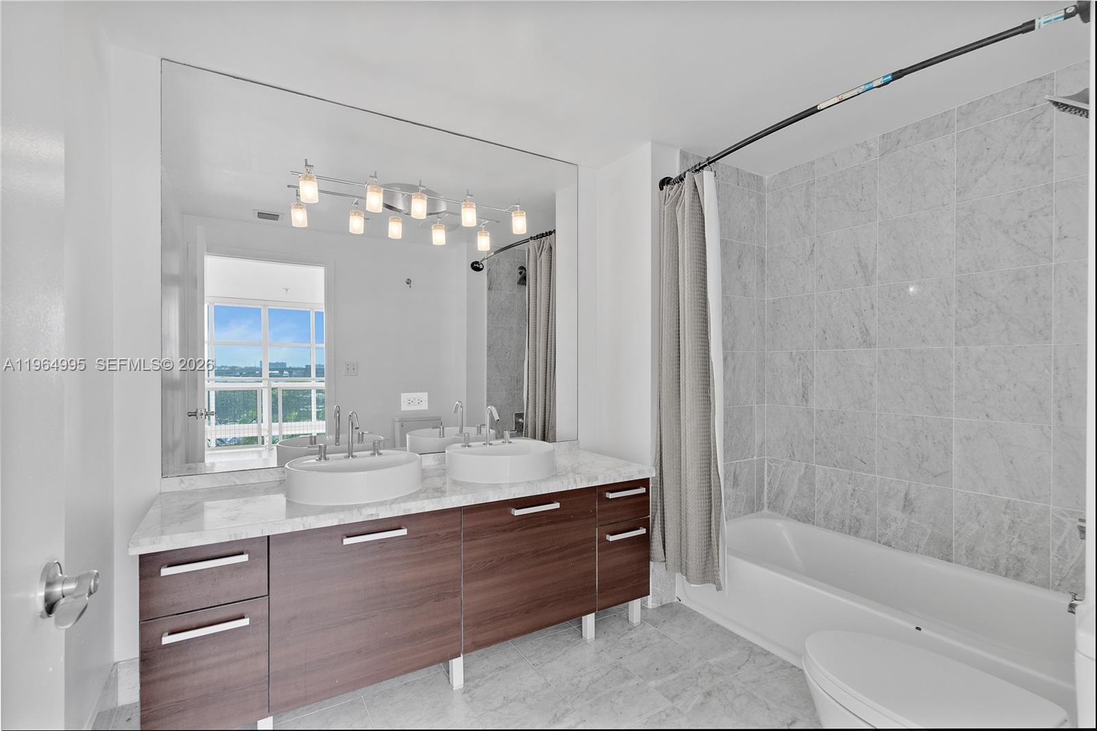 244 Biscayne Blvd #436, Miami FL 33132