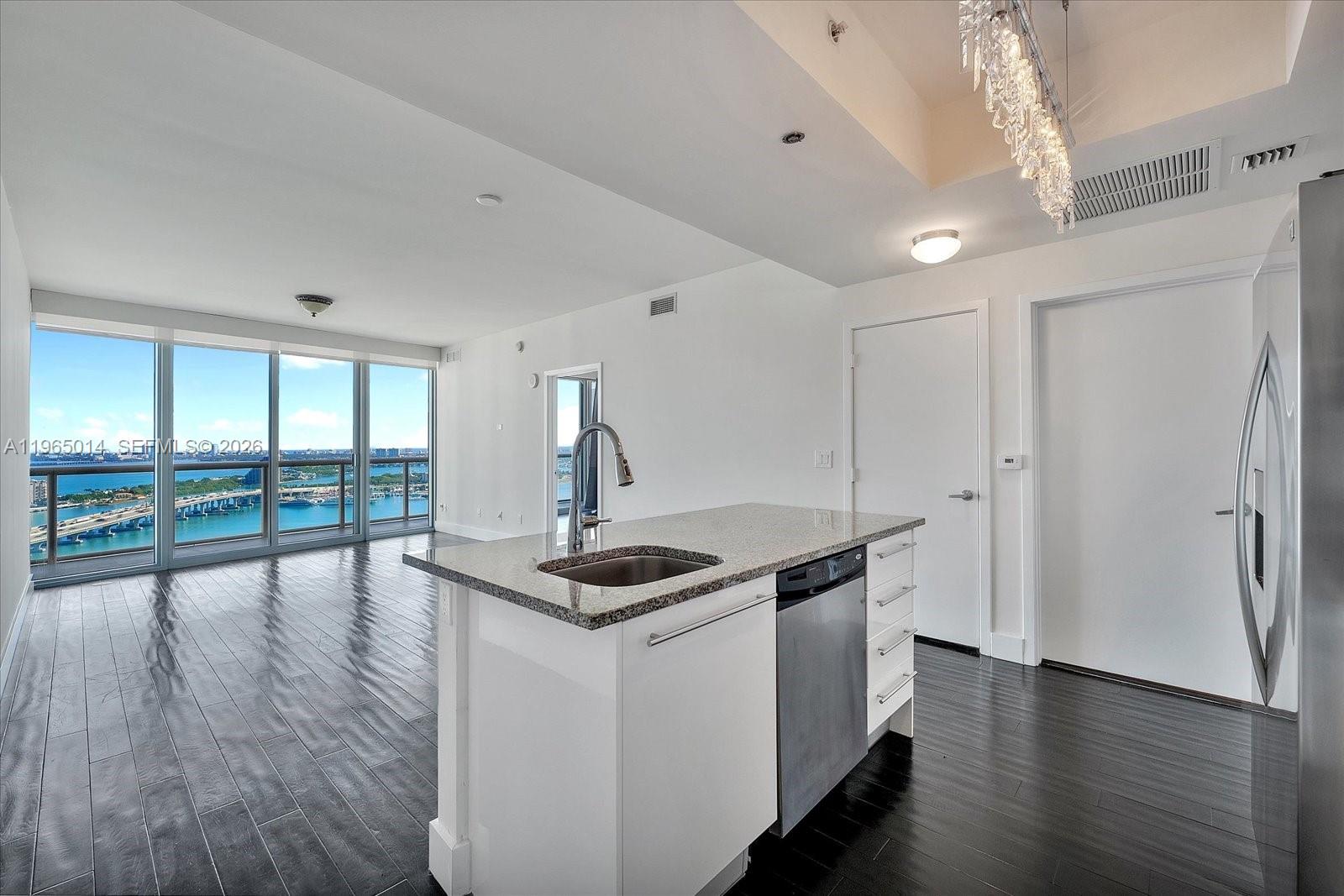 888 Biscayne Blvd #3111, Miami FL 33132