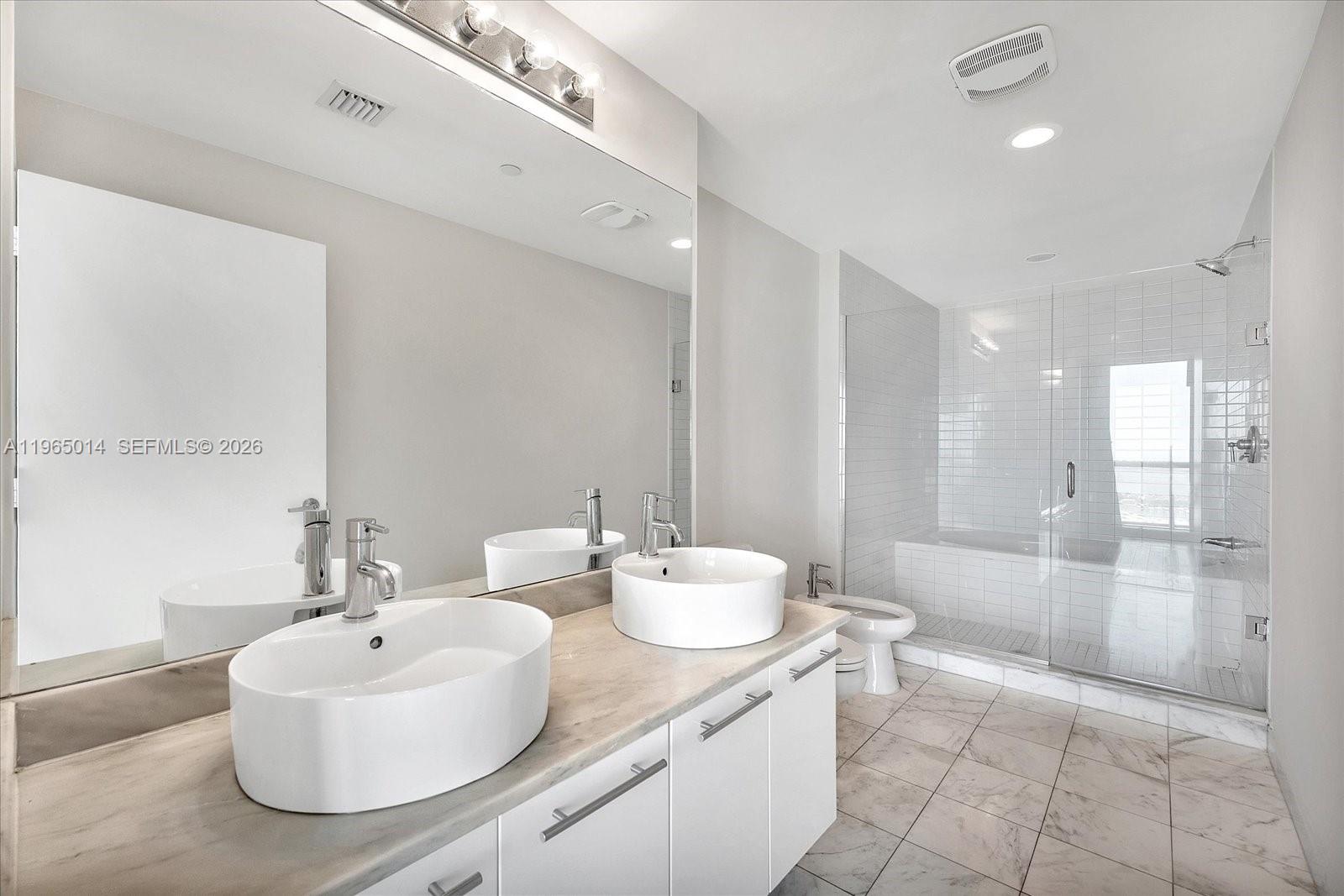 888 Biscayne Blvd #3111, Miami FL 33132