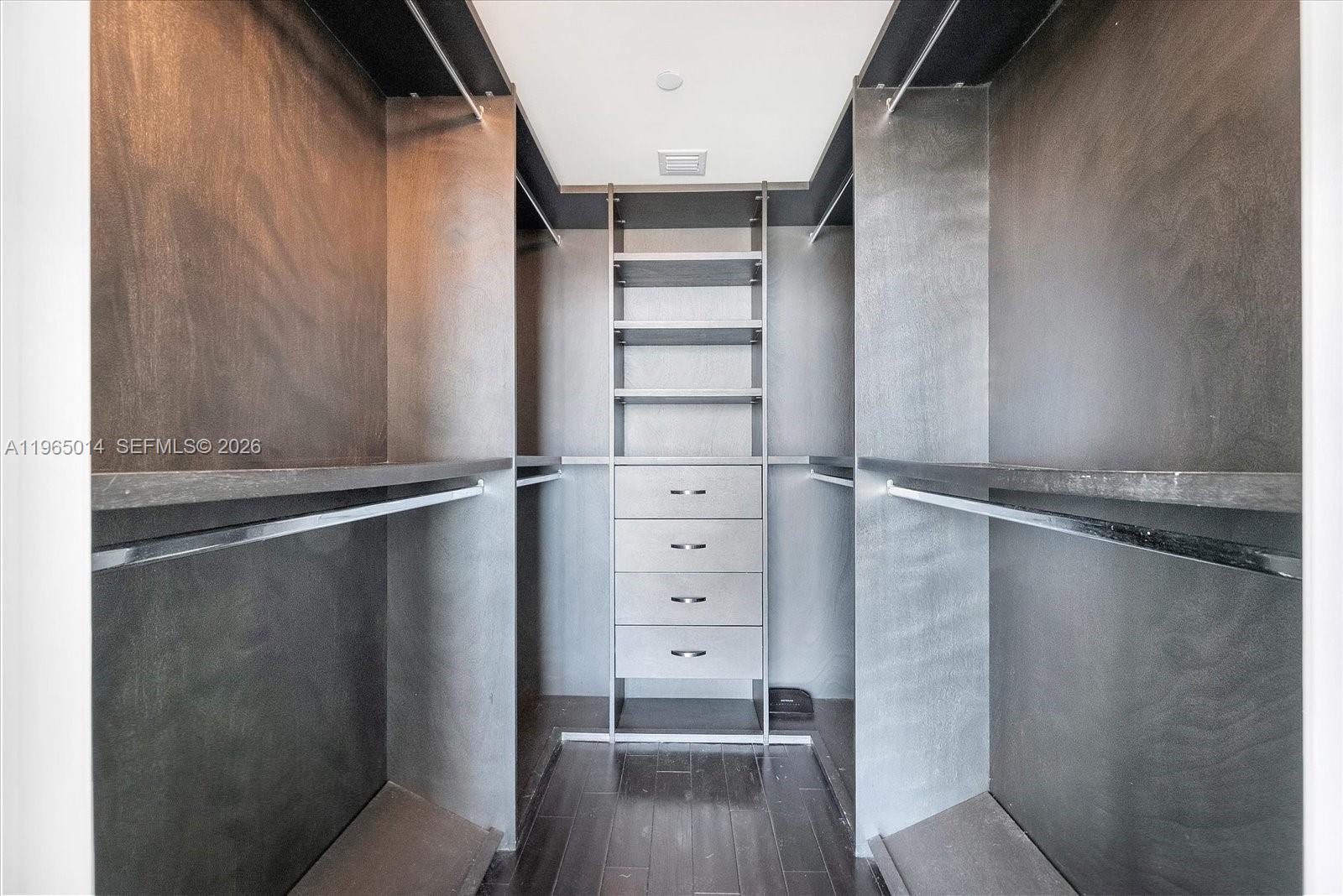 888 Biscayne Blvd #3111, Miami FL 33132