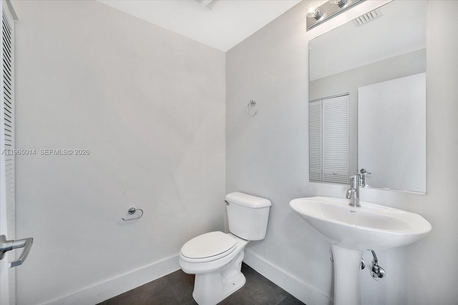 888 Biscayne Blvd #3111, Miami FL 33132