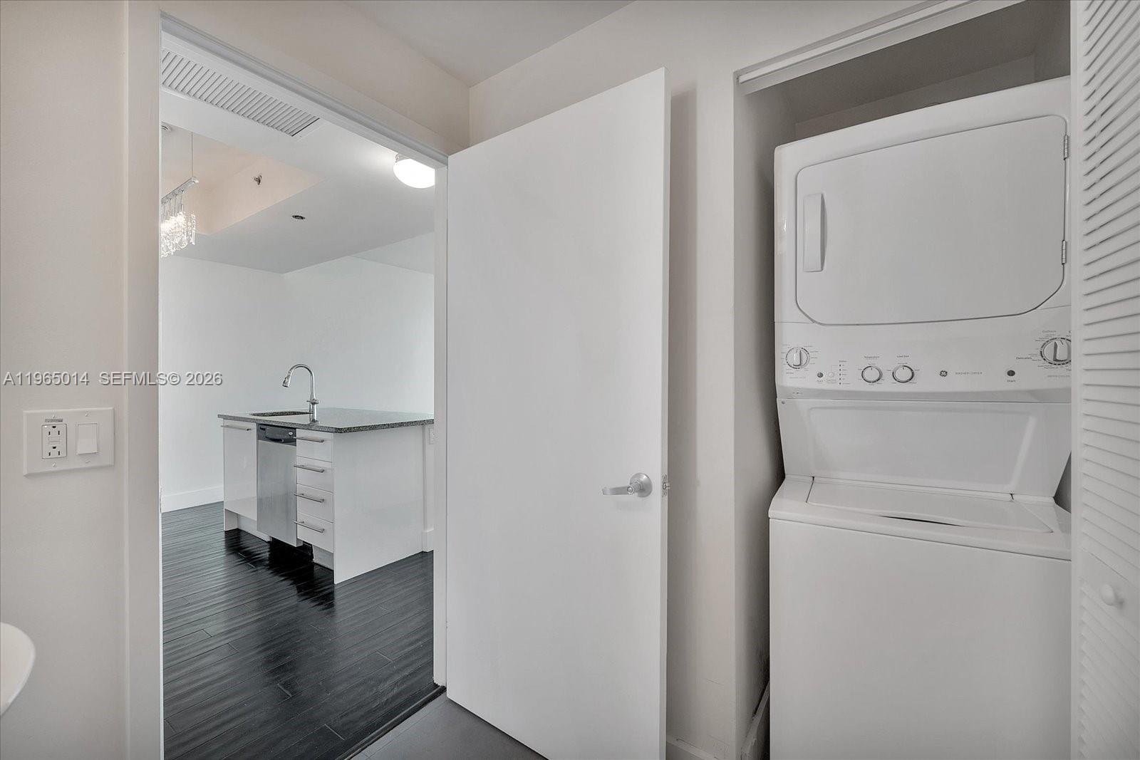888 Biscayne Blvd #3111, Miami FL 33132