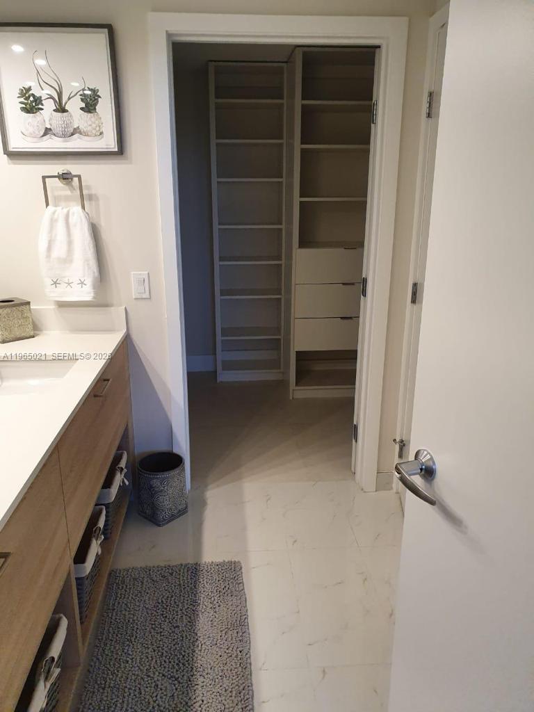 16385 Biscayne Blvd #507, North Miami Beach FL 33160