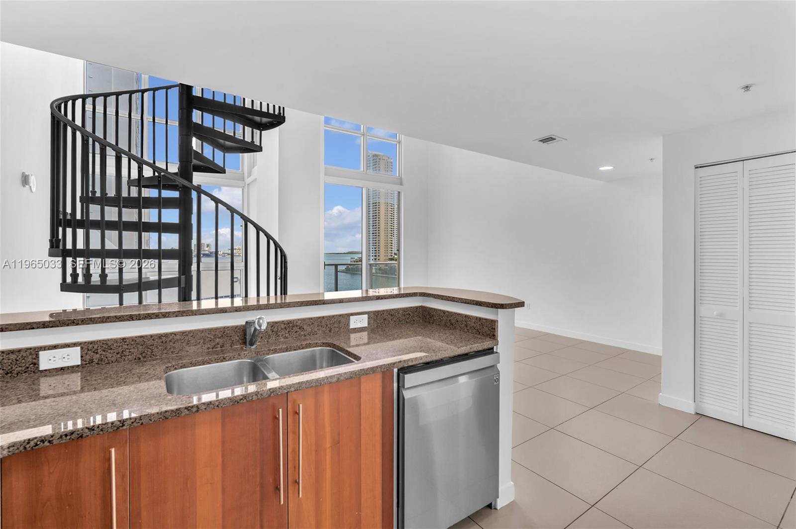 300 S Biscayne Blvd #L-822, Miami FL 33131