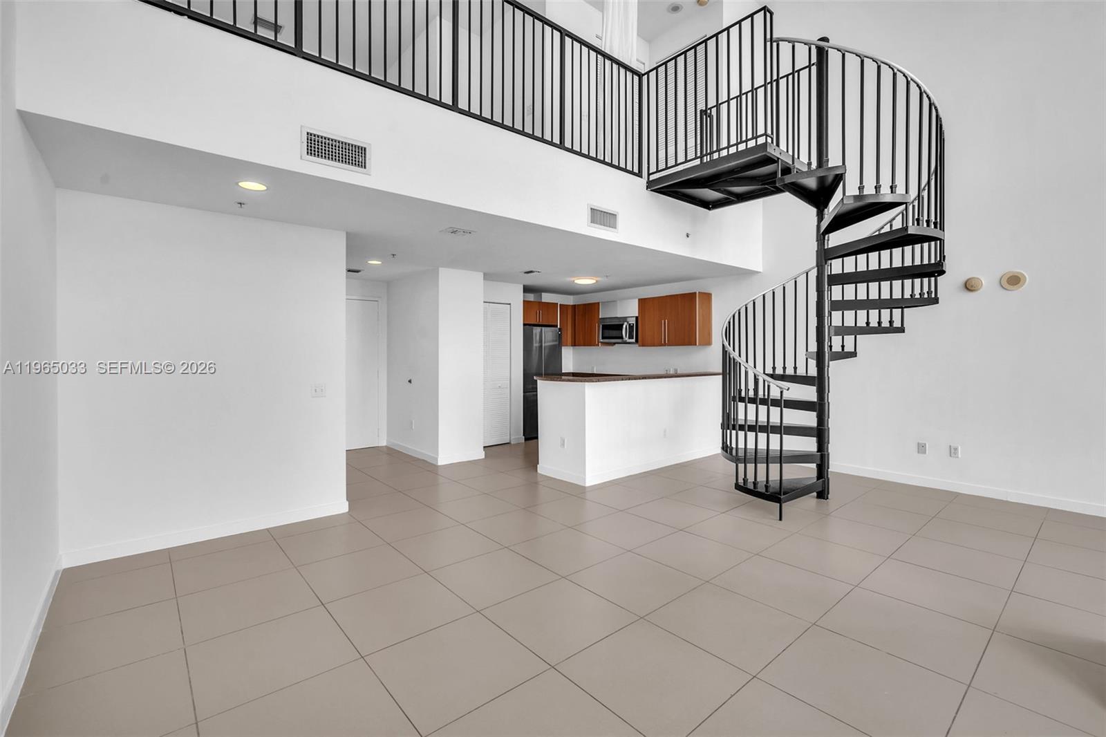 300 S Biscayne Blvd #L-822, Miami FL 33131