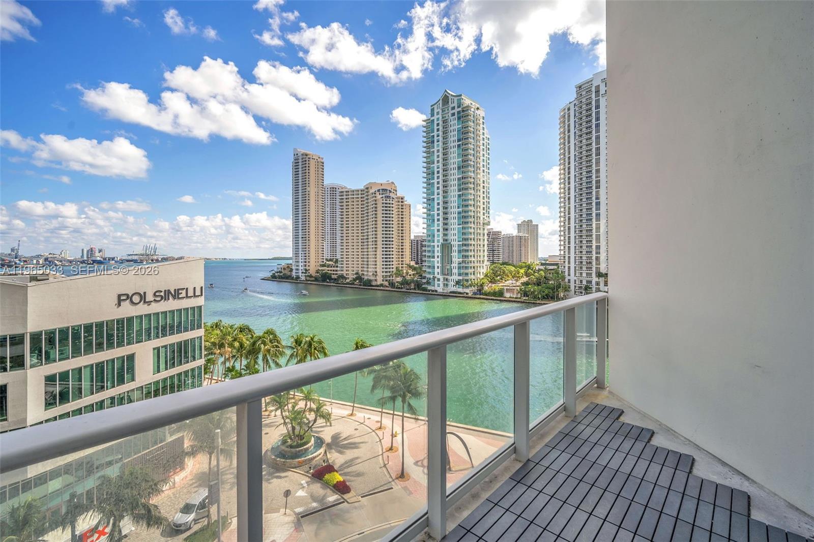 300 S Biscayne Blvd #L-822, Miami FL 33131