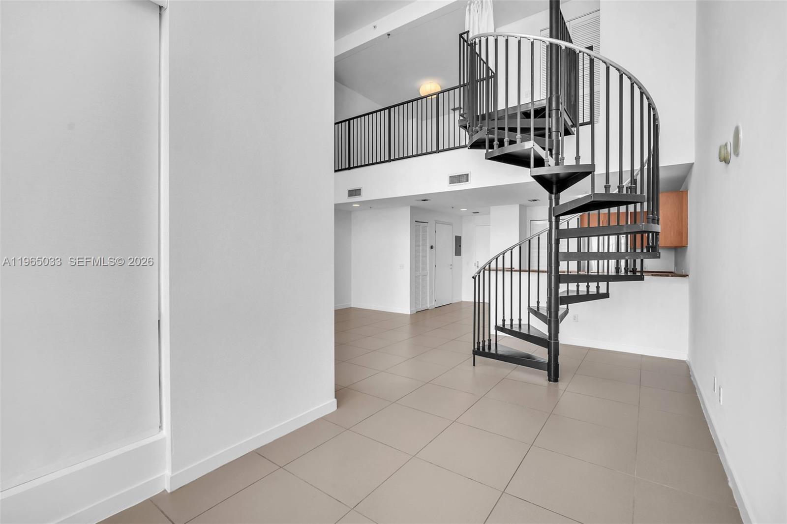 300 S Biscayne Blvd #L-822, Miami FL 33131