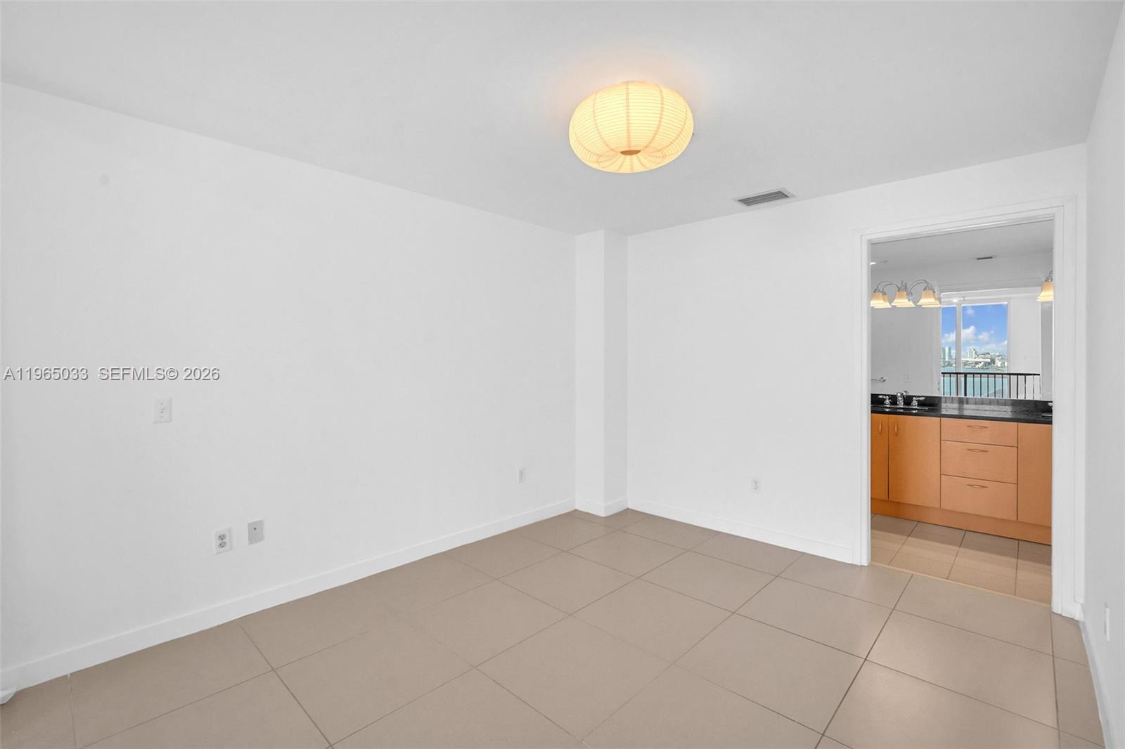 300 S Biscayne Blvd #L-822, Miami FL 33131