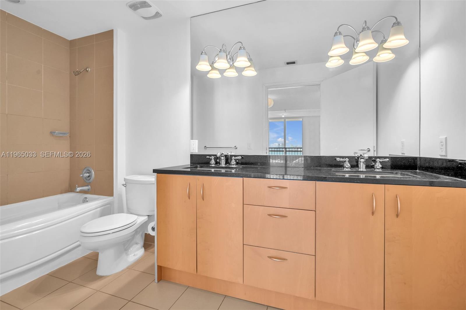 300 S Biscayne Blvd #L-822, Miami FL 33131