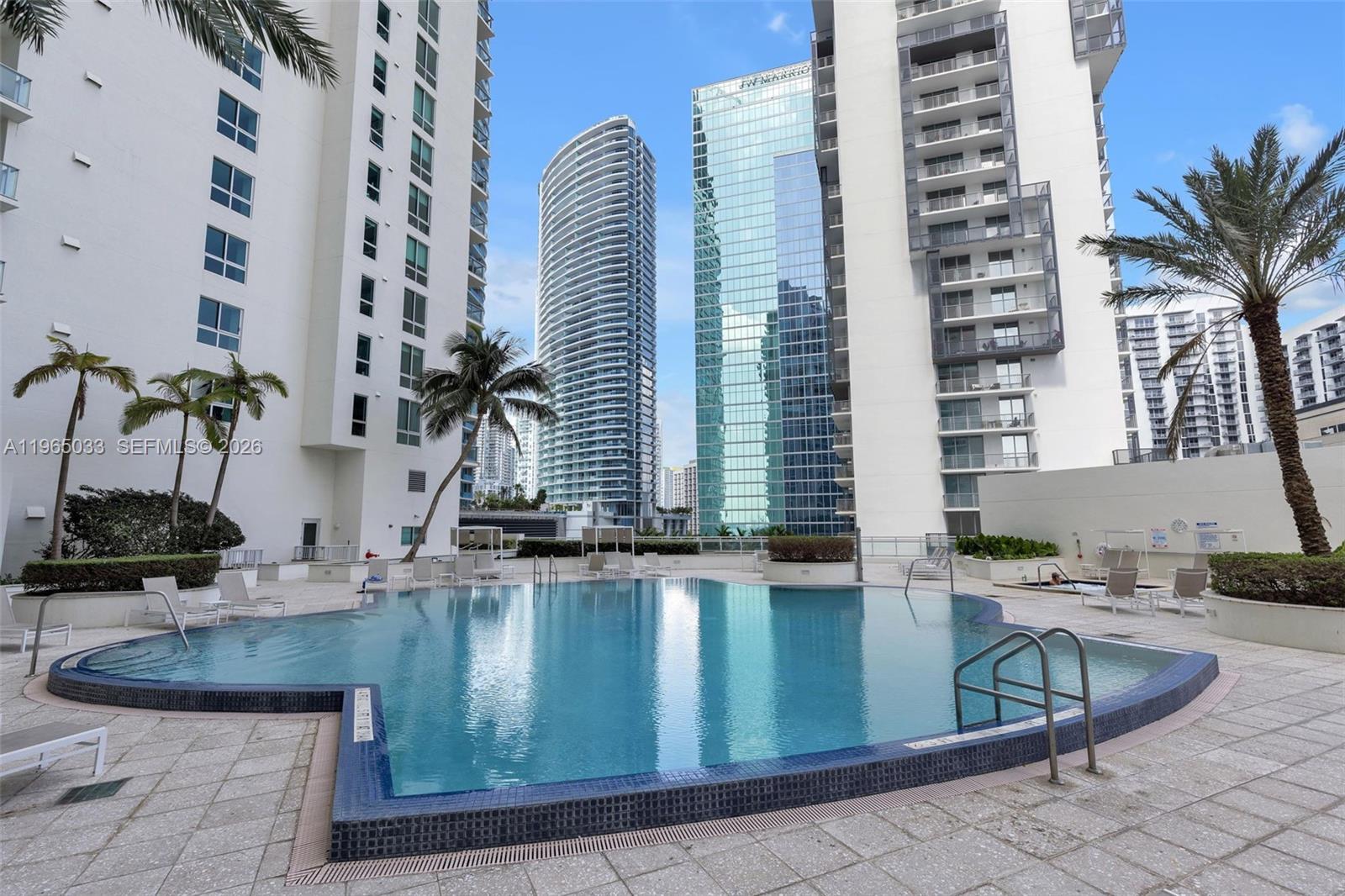 300 S Biscayne Blvd #L-822, Miami FL 33131
