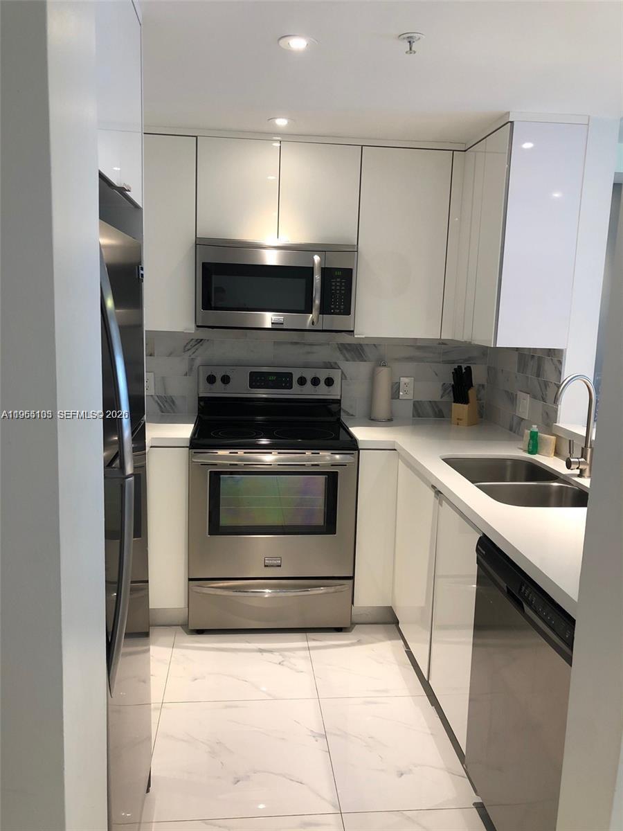 185 SE 14th Ter #2001, Miami FL 33131