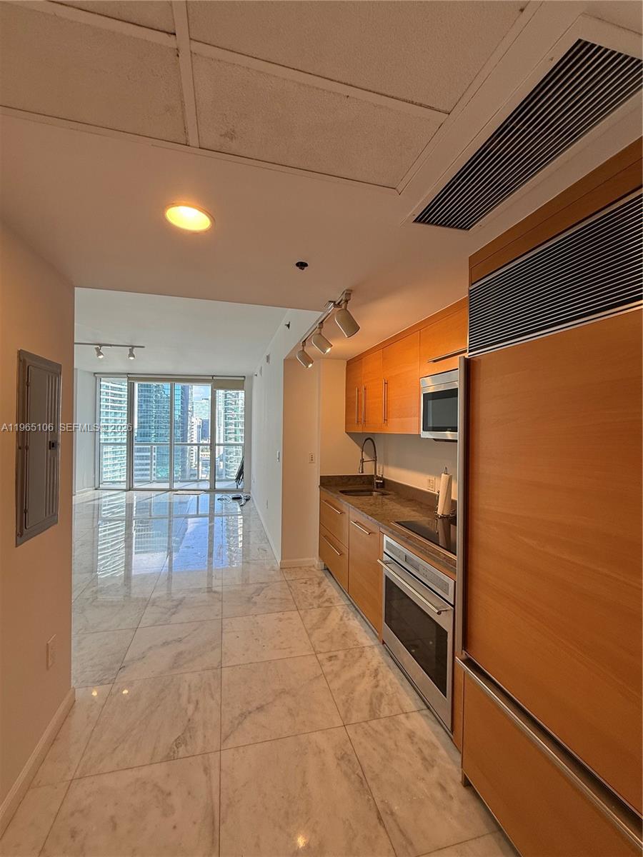 475 BRICKELL AV #2710, Miami FL 33131