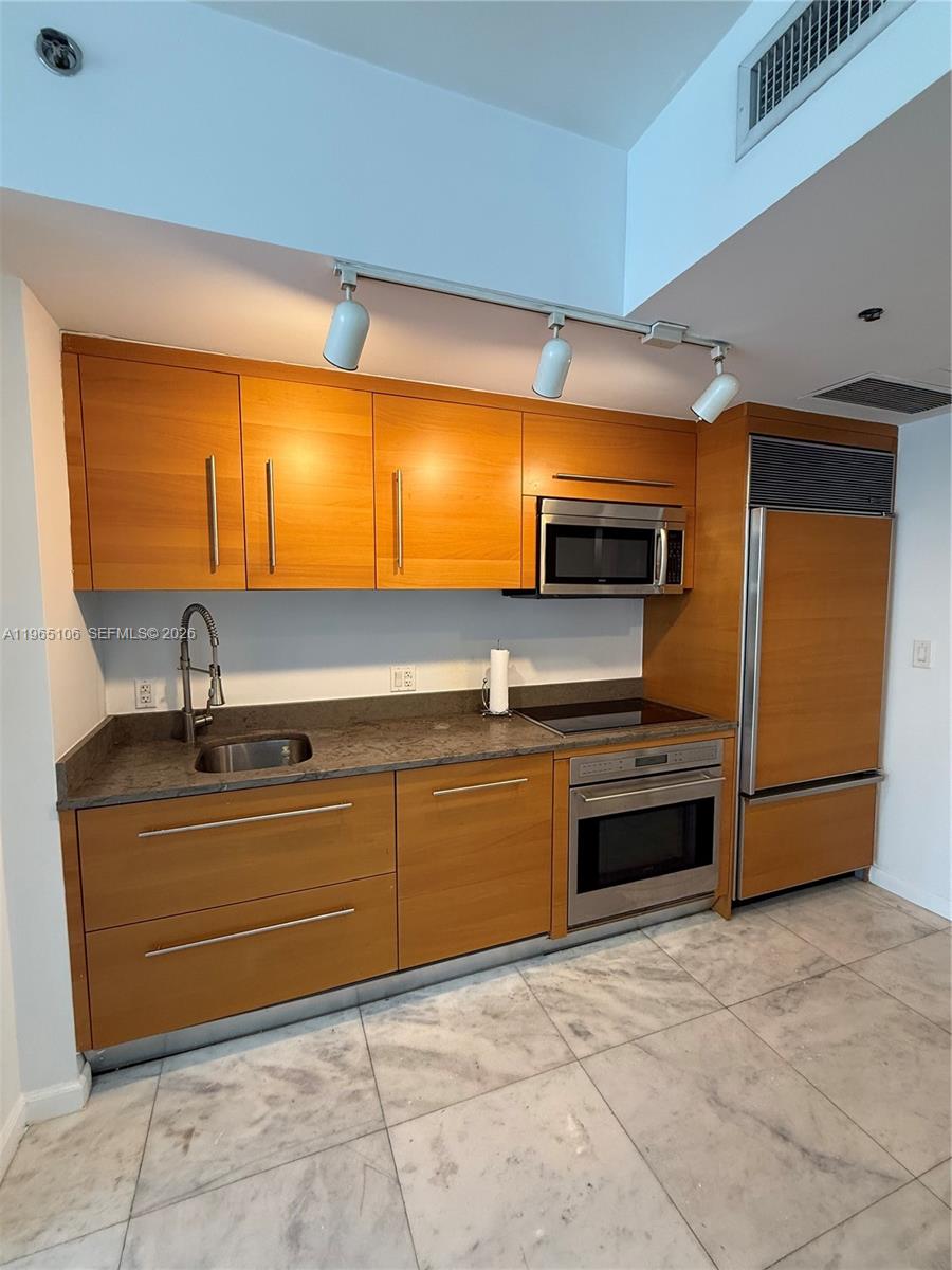 475 BRICKELL AV #2710, Miami FL 33131