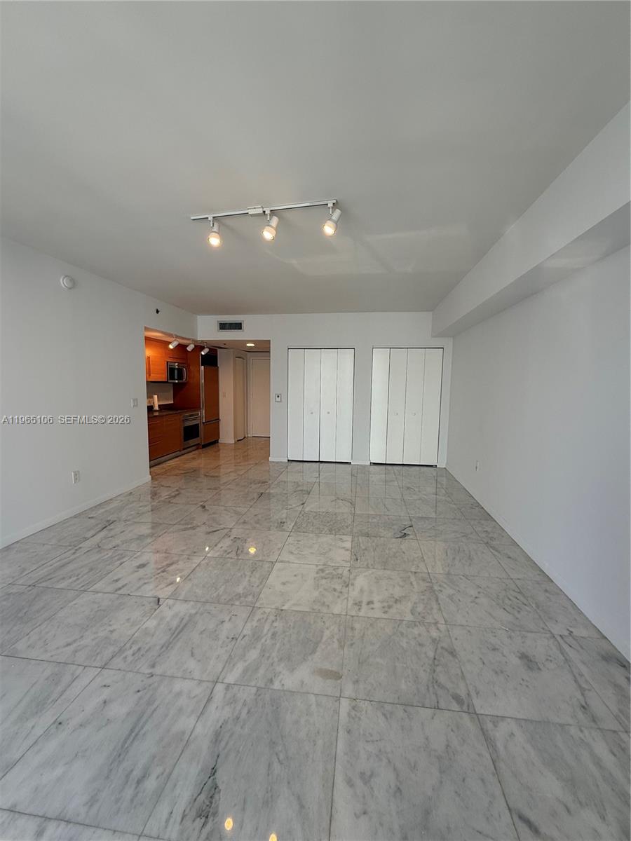 475 BRICKELL AV #2710, Miami FL 33131
