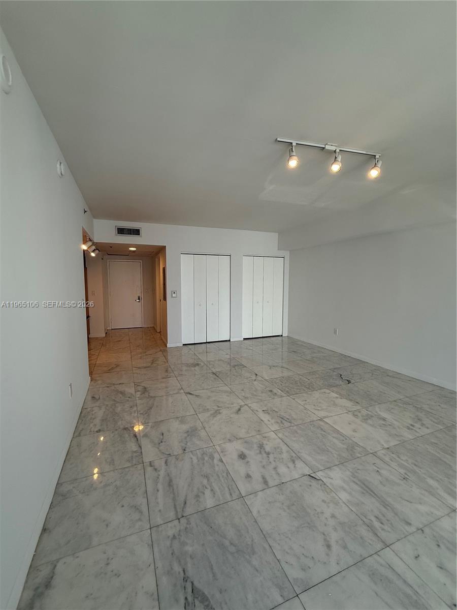 475 BRICKELL AV #2710, Miami FL 33131