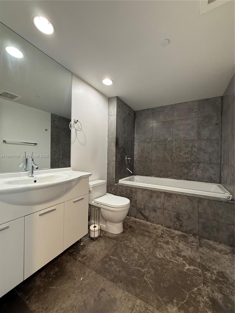 475 BRICKELL AV #2710, Miami FL 33131
