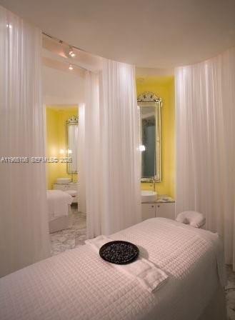 475 BRICKELL AV #2710, Miami FL 33131