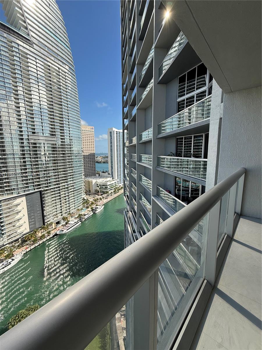 475 BRICKELL AV #2710, Miami FL 33131