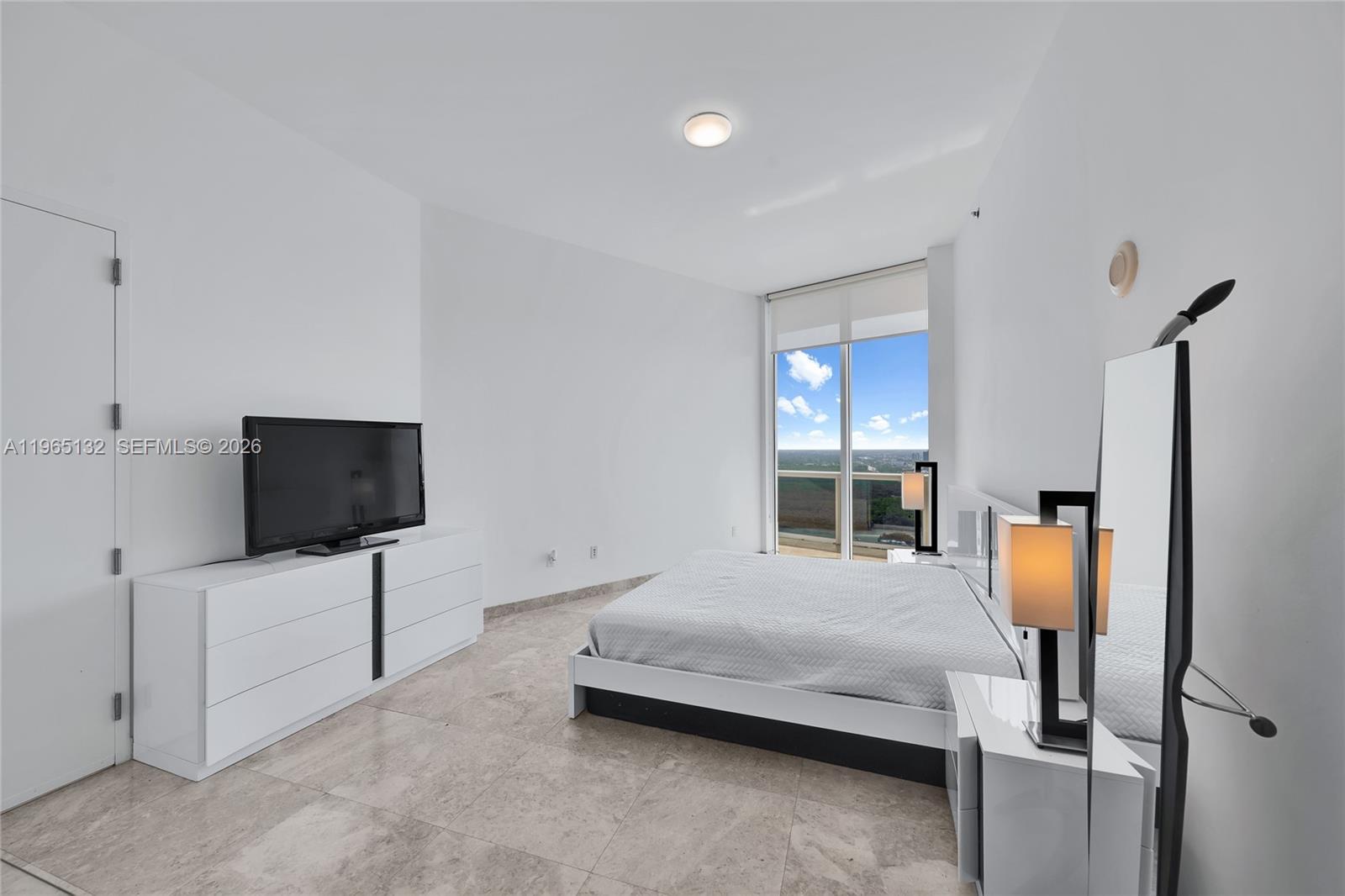 16001 COLLINS AV #3805, Sunny Isles Beach FL 33160