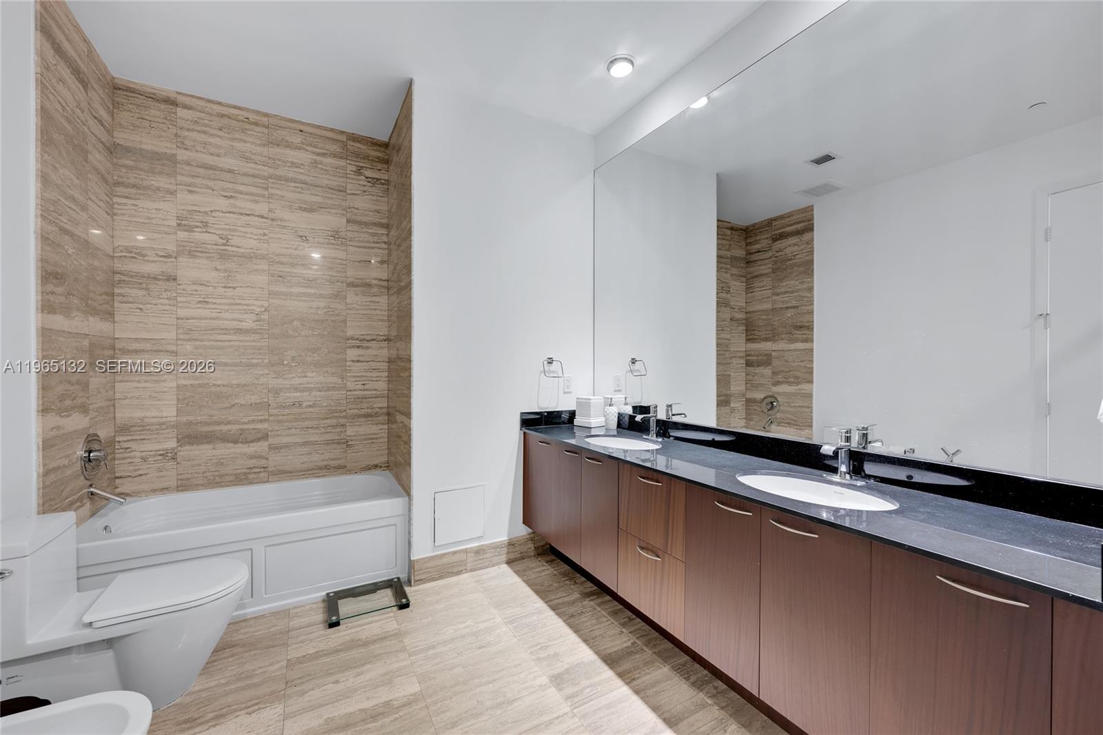 16001 COLLINS AV #3805, Sunny Isles Beach FL 33160