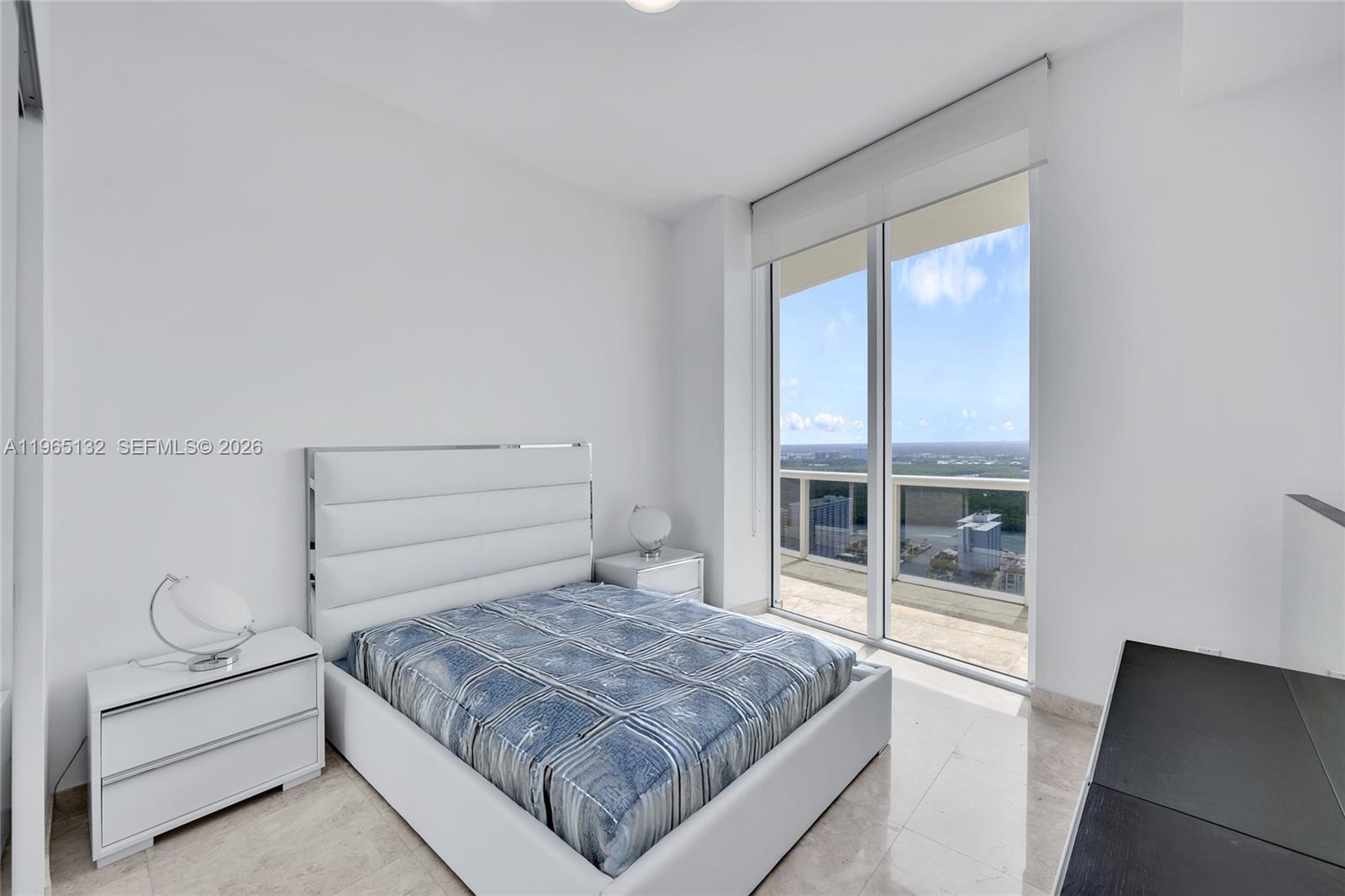 16001 COLLINS AV #3805, Sunny Isles Beach FL 33160