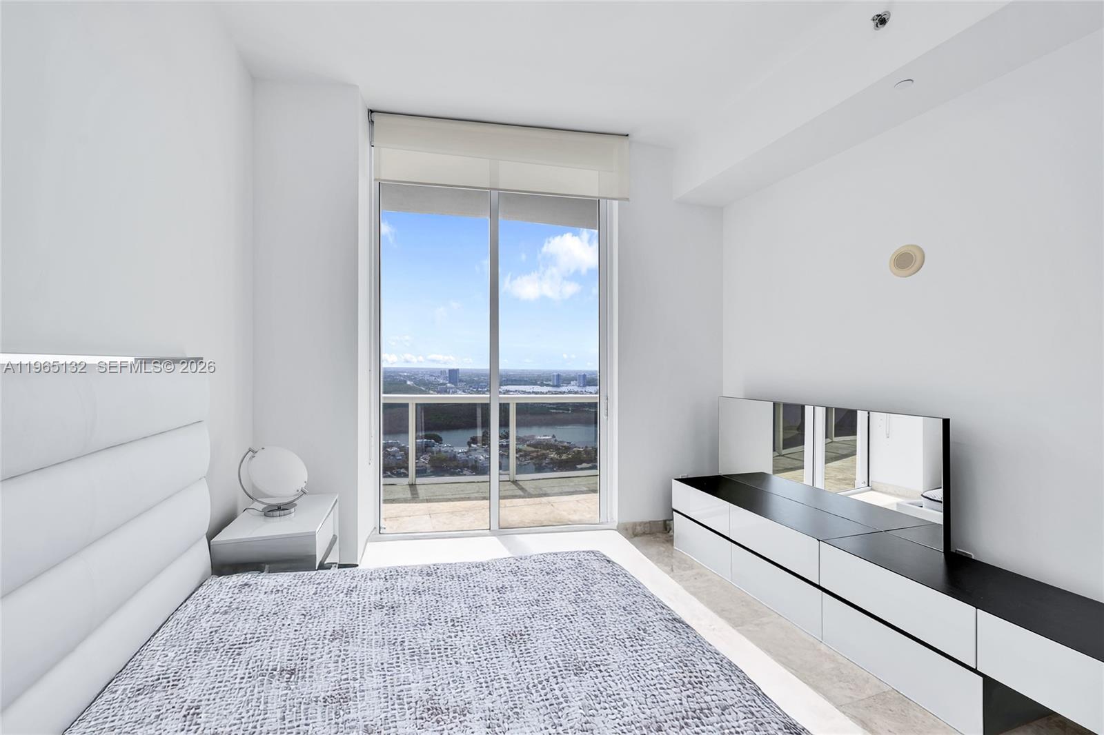 16001 COLLINS AV #3805, Sunny Isles Beach FL 33160