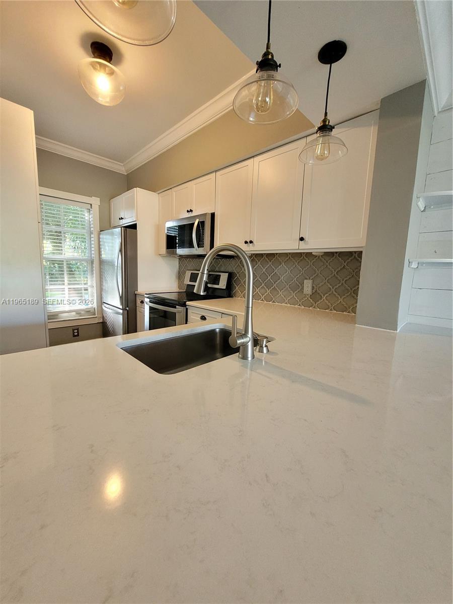205 Mallory Ct #205, Weston FL 33326
