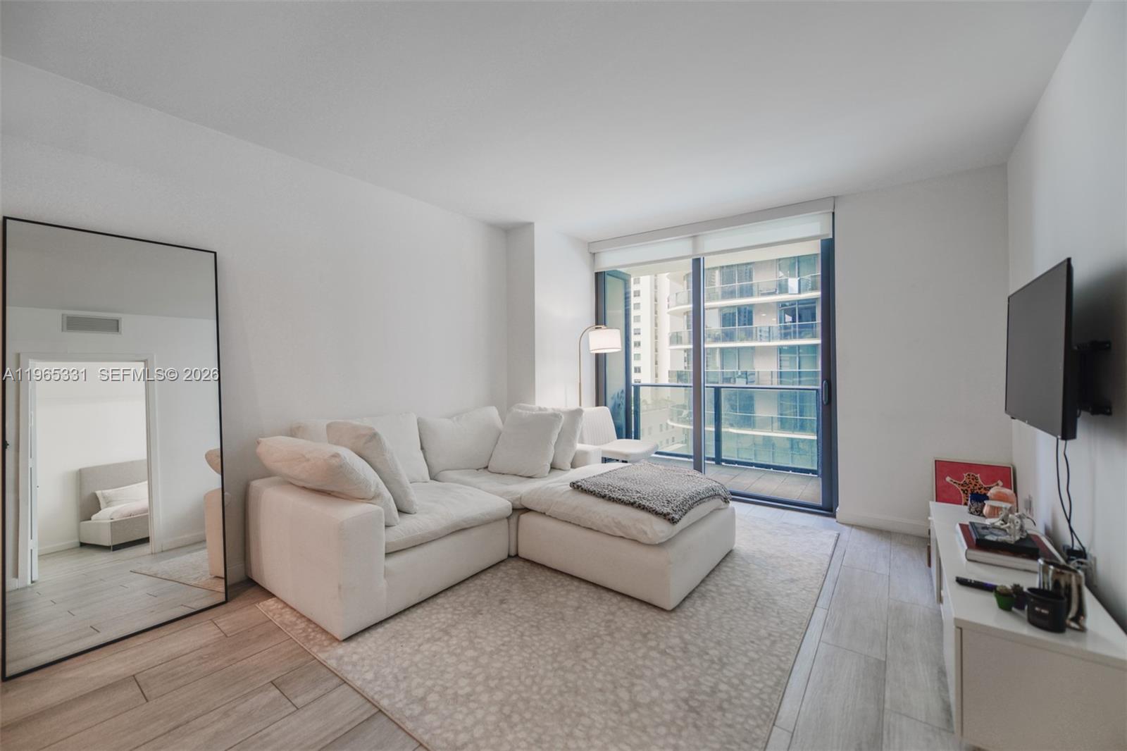 45 SW 9th St #1107, Miami FL 33130