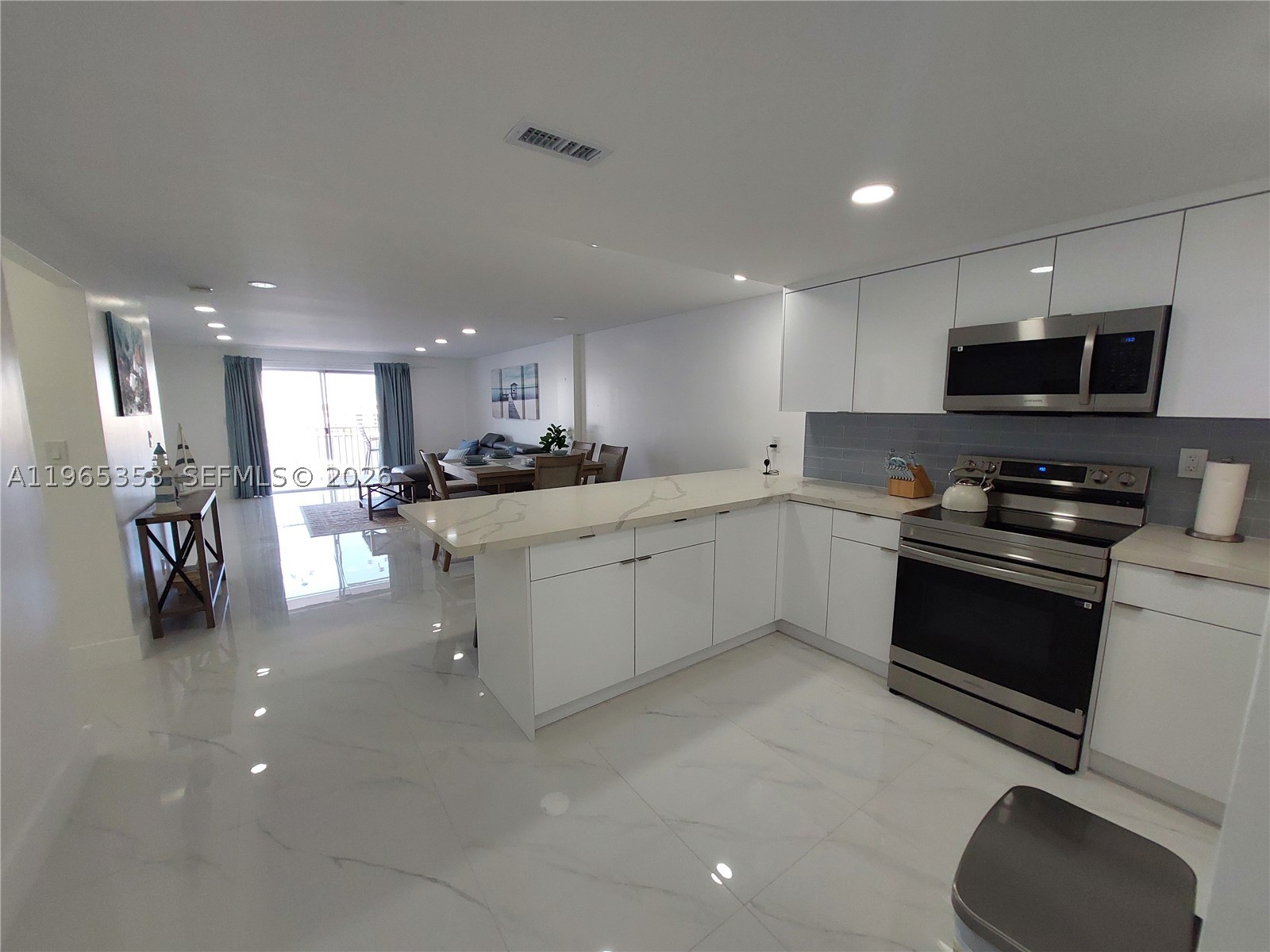 400 Golden Isles Dr #47, Hallandale Beach FL 33009