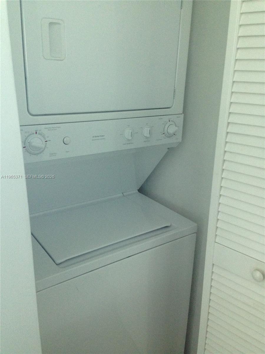 951 Brickell Ave #2207, Miami FL 33131