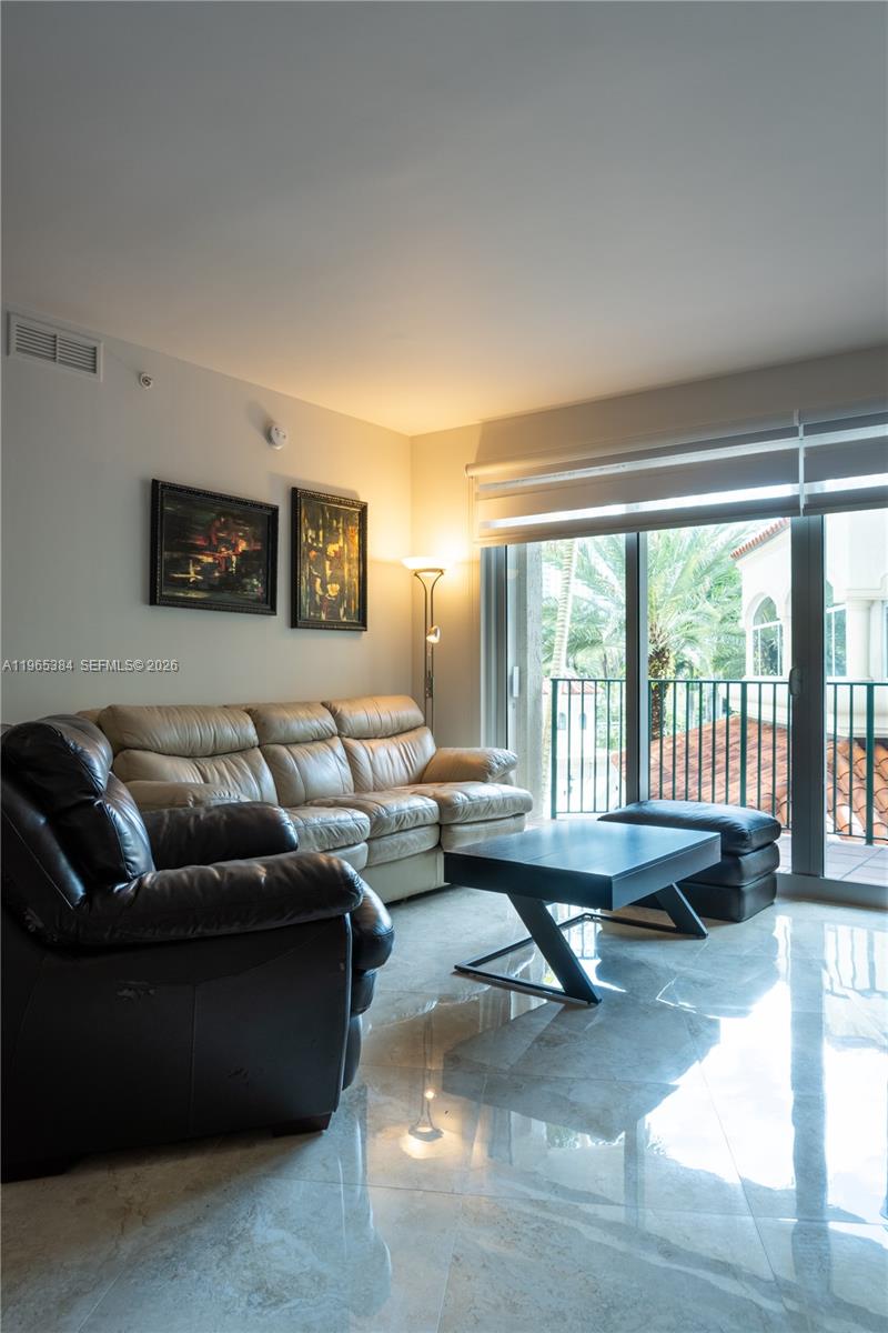 20000 E Country Club Dr #307, Aventura FL 33180