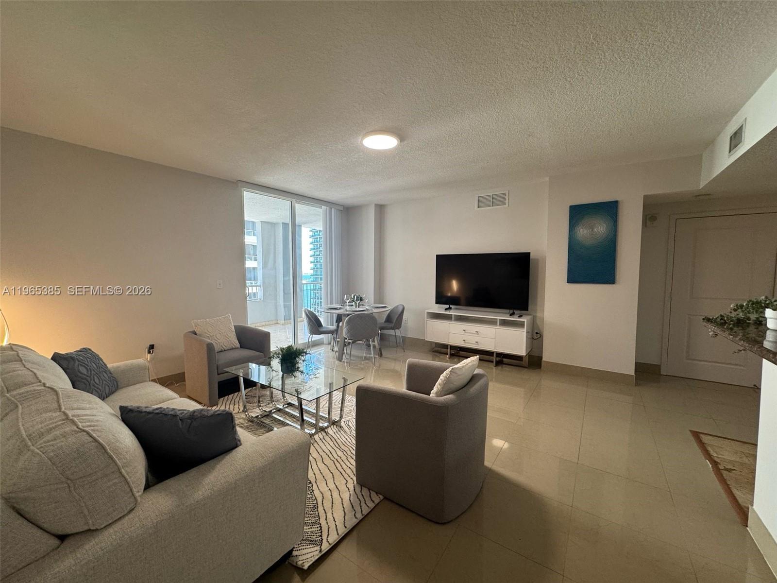 170 SE 14th St #1108, Miami FL 33131