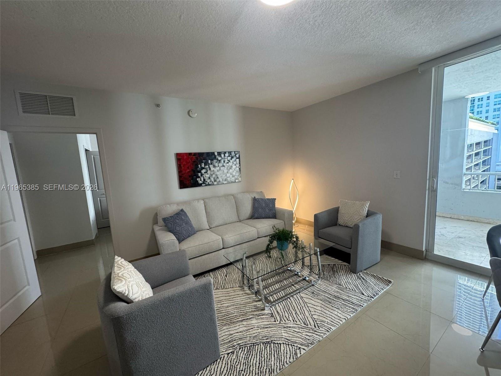 170 SE 14th St #1108, Miami FL 33131