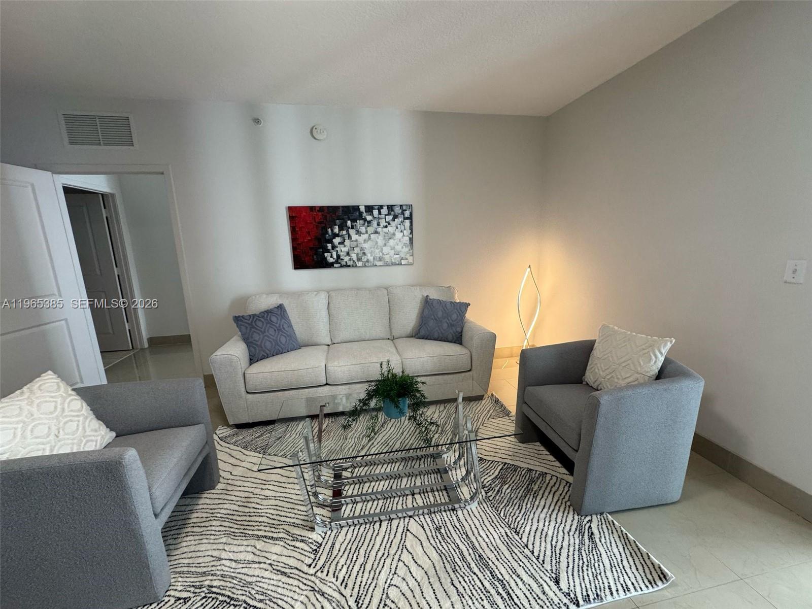 170 SE 14th St #1108, Miami FL 33131