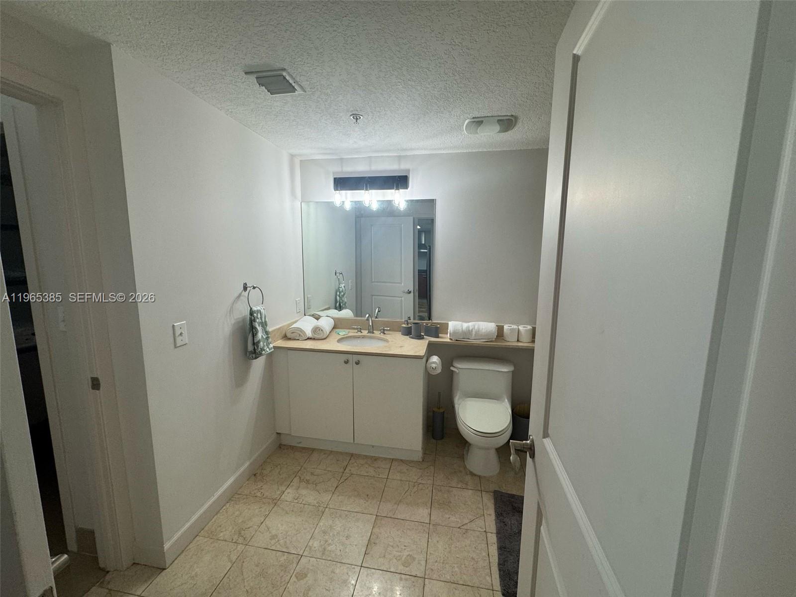 170 SE 14th St #1108, Miami FL 33131