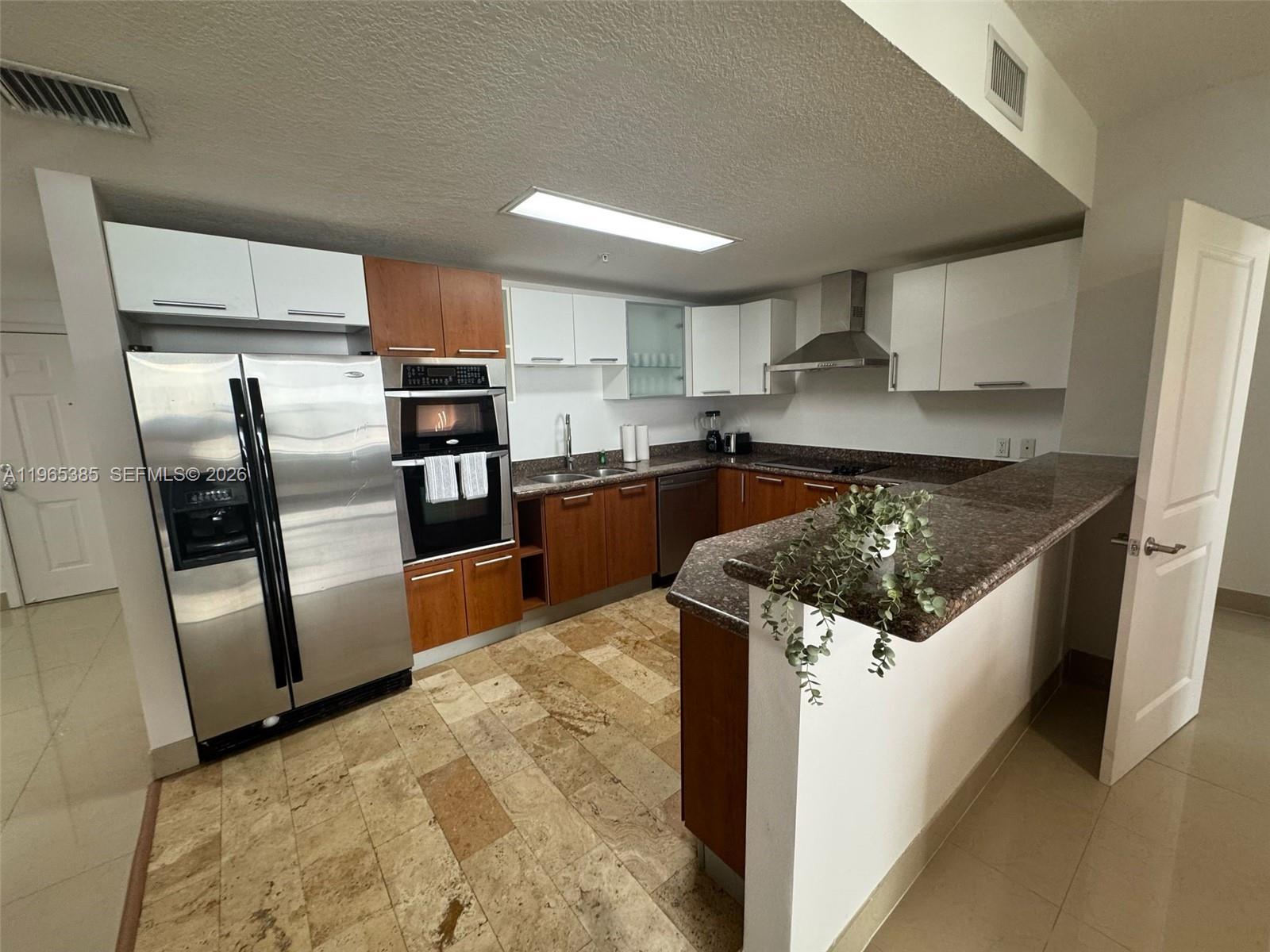 170 SE 14th St #1108, Miami FL 33131