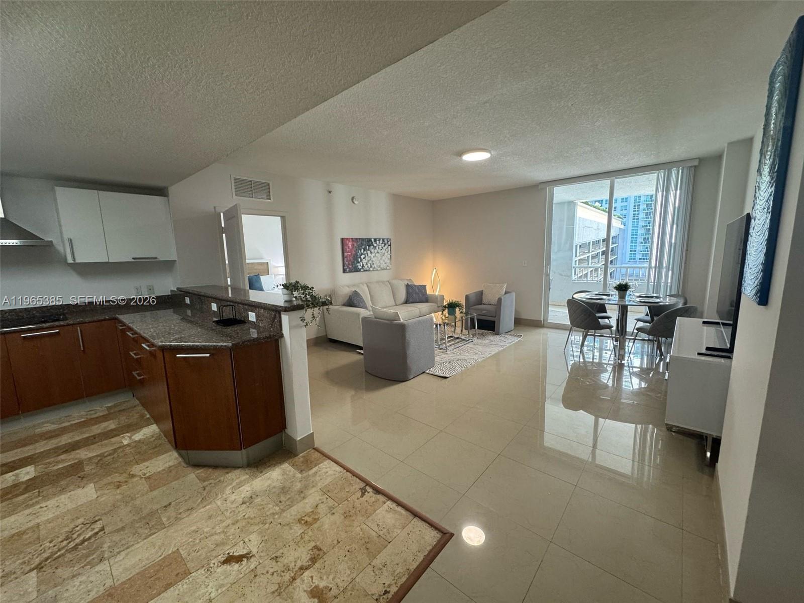 170 SE 14th St #1108, Miami FL 33131