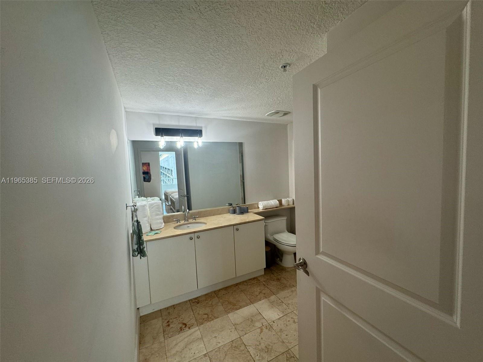 170 SE 14th St #1108, Miami FL 33131