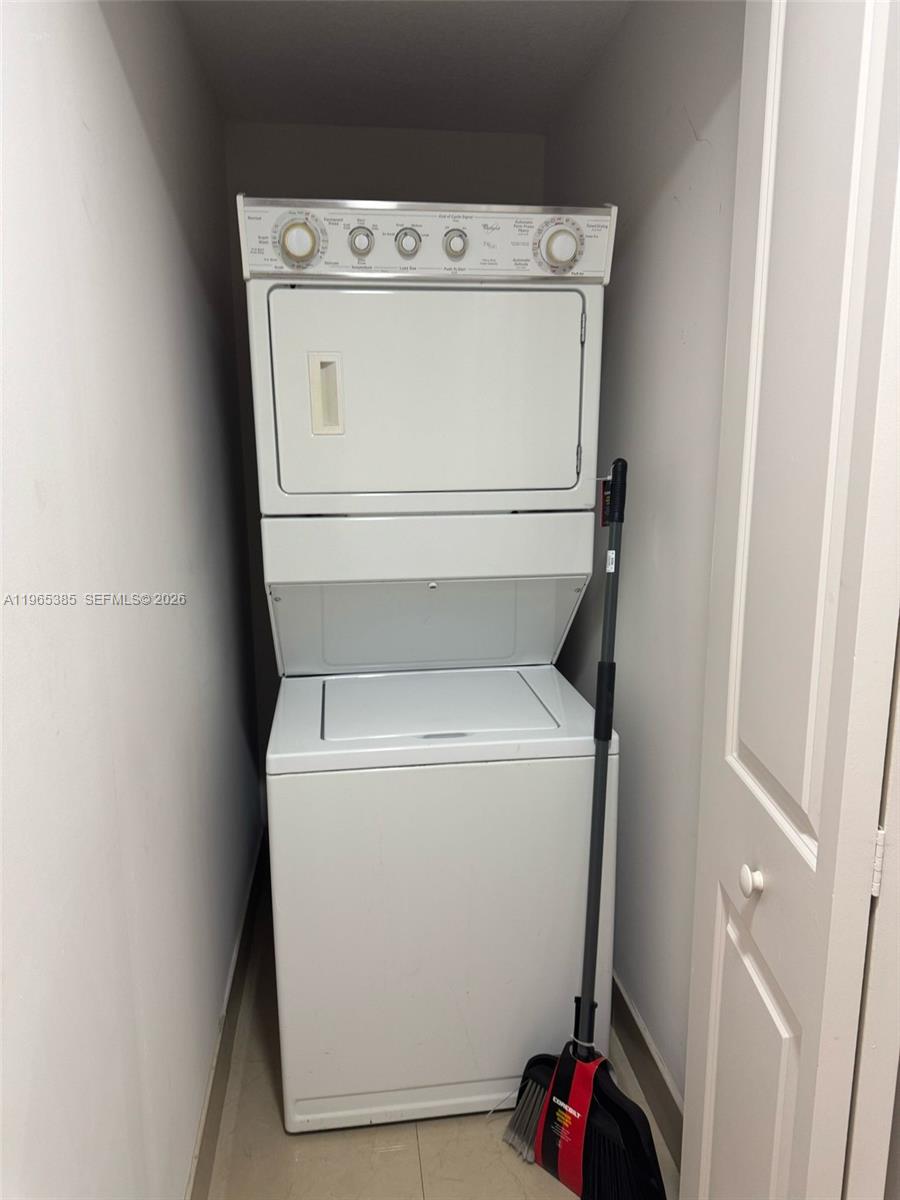 170 SE 14th St #1108, Miami FL 33131