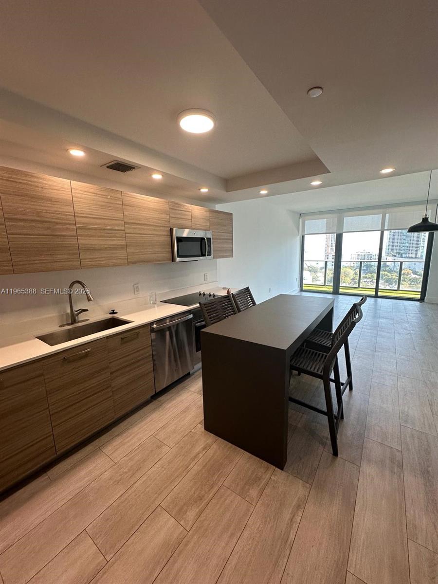 121 NE 34th St #1505, Miami FL 33137