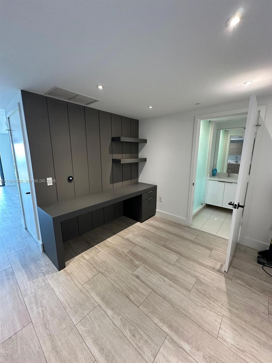 121 NE 34th St #1505, Miami FL 33137