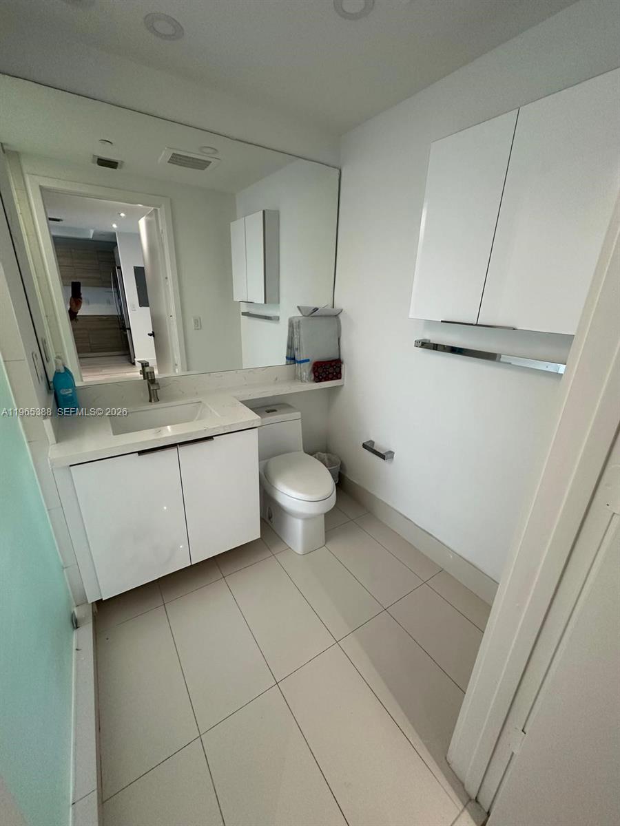121 NE 34th St #1505, Miami FL 33137
