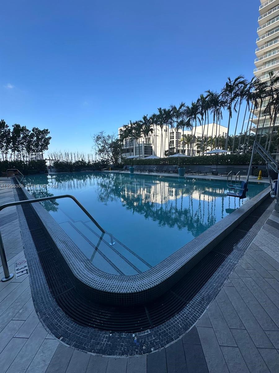 121 NE 34th St #1505, Miami FL 33137
