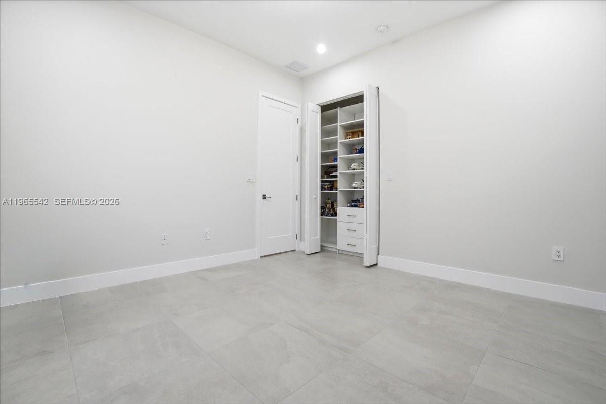 8096 NW 48th Ter, Doral FL 33166