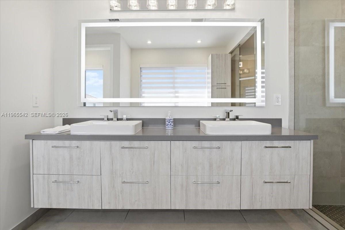 8096 NW 48th Ter, Doral FL 33166