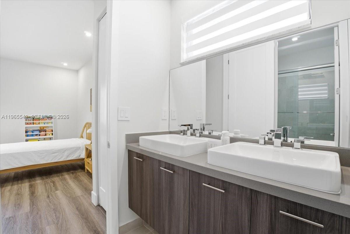 8096 NW 48th Ter, Doral FL 33166