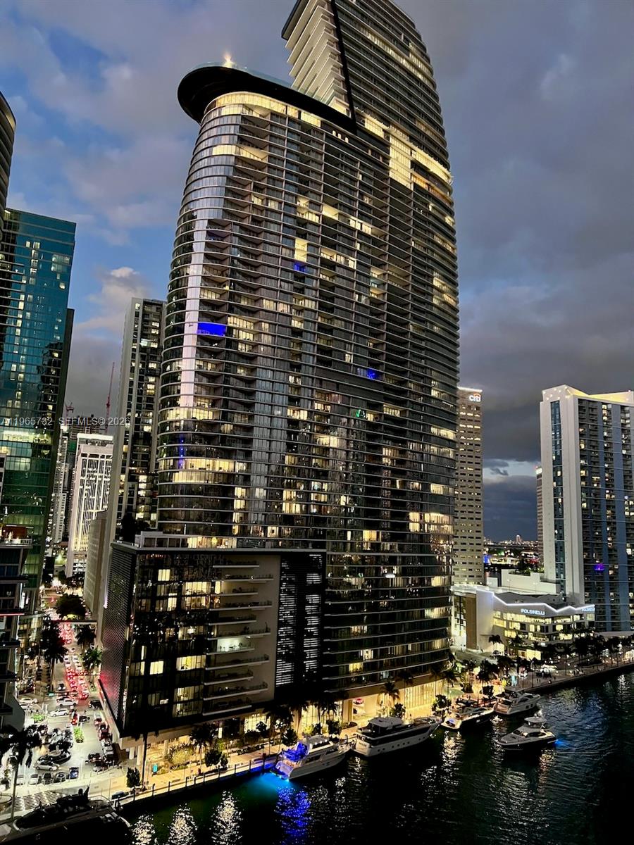 475 Brickell Ave #1715, Miami FL 33131