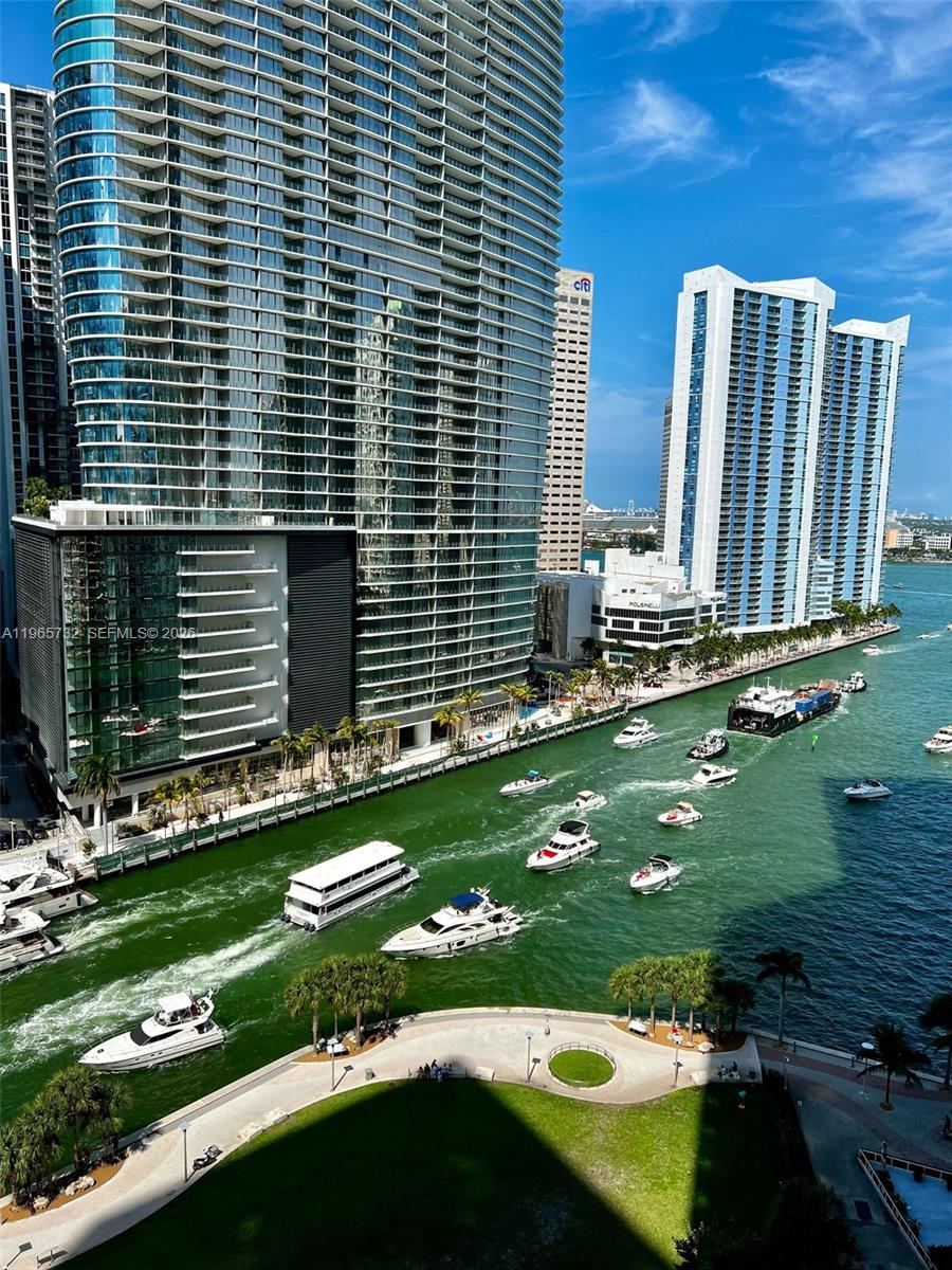 475 Brickell Ave #1715, Miami FL 33131
