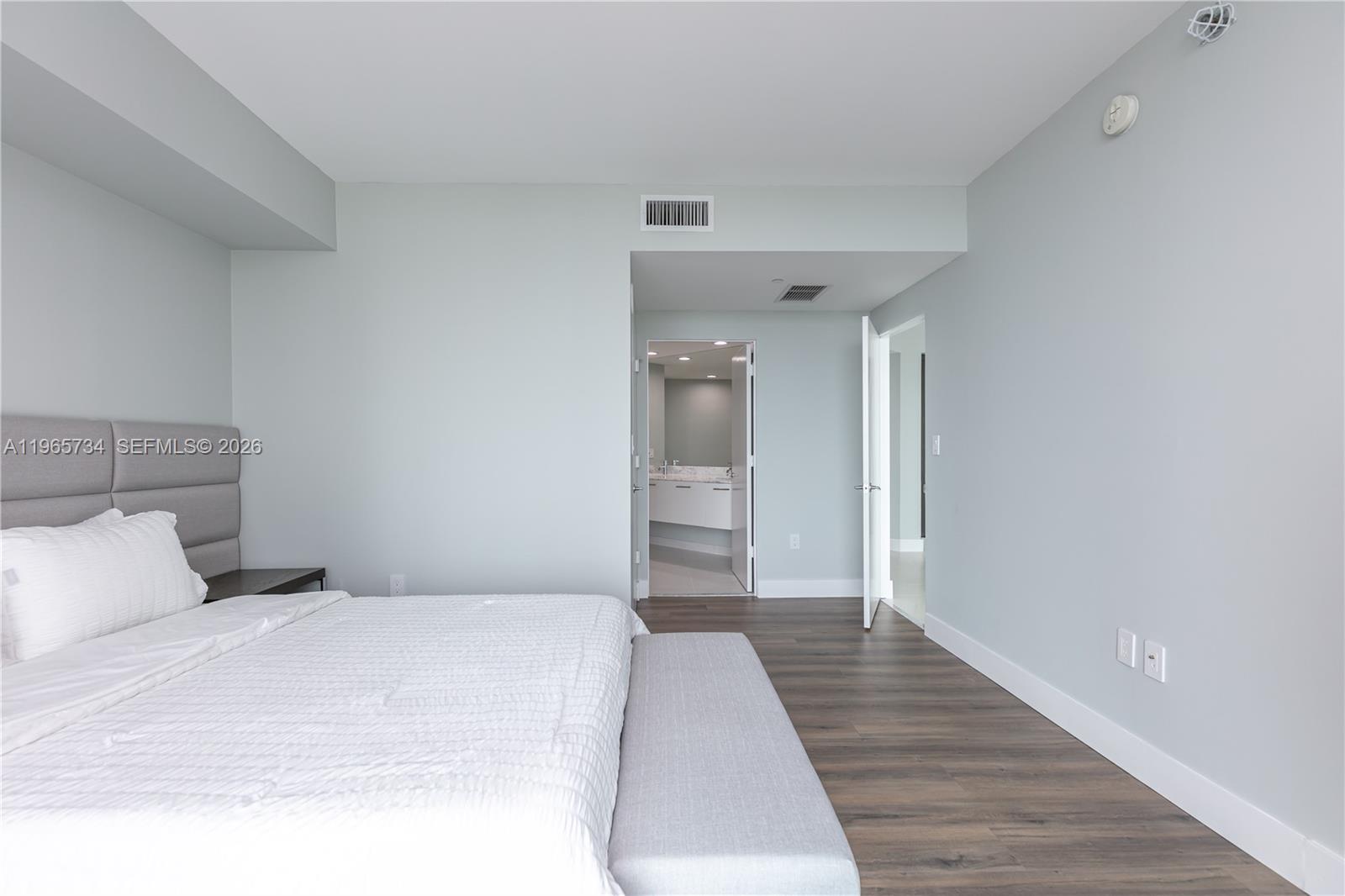 500 Brickell Ave #1801, Miami FL 33131